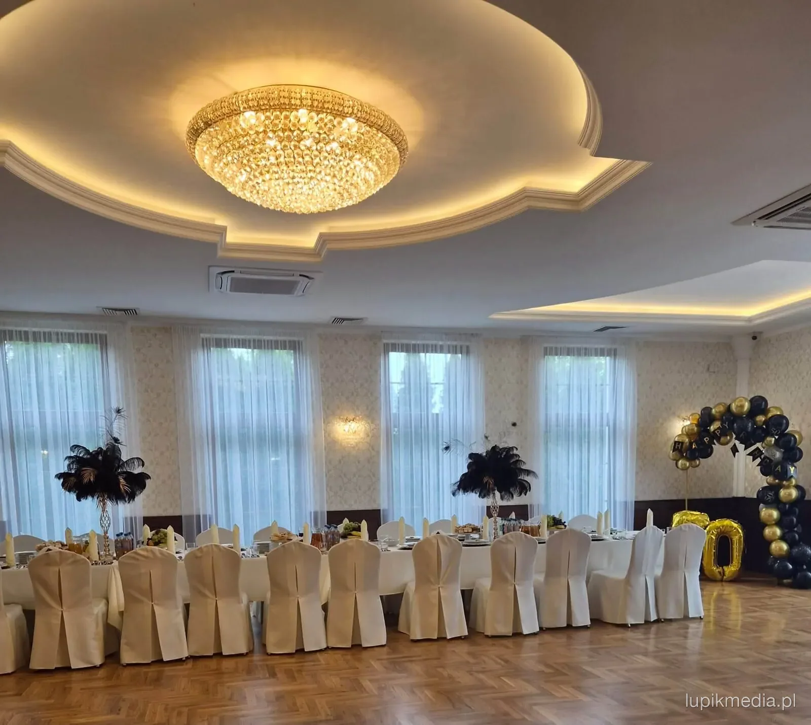 Sala bankietowa Dworu Czernia w bieli